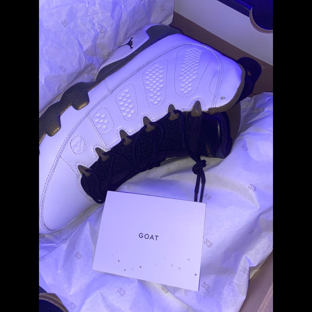 Jordan retro 9s “statue”